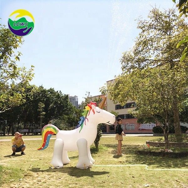 Großes aufblasbares Sprinkler-Spielzeug in Einhornform