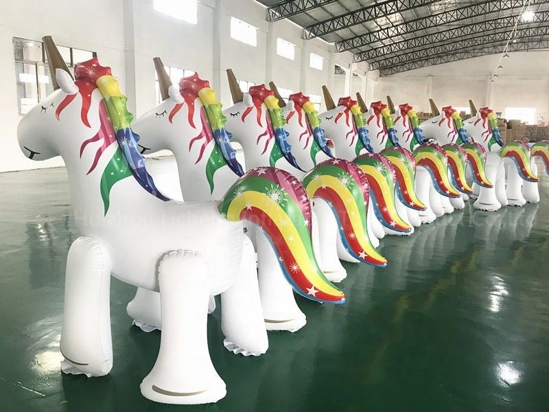 Großes aufblasbares Sprinkler-Spielzeug in Einhornform