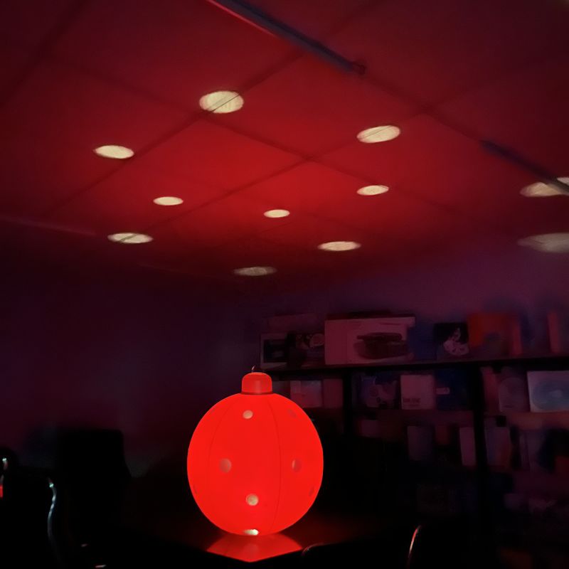 60cm Außen aufblasbares Spielzeug Ornament Dekoriert PVC aufblasbare Weihnachtskugeln mit Licht