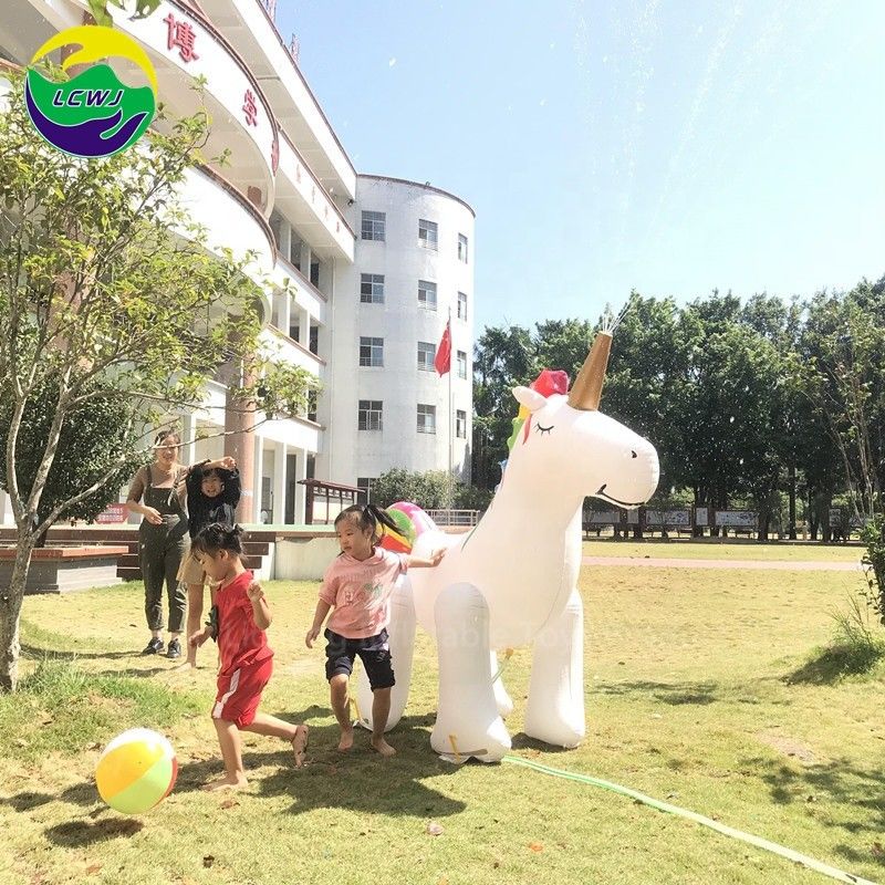 PVC Einhorn Outdoor Aufblasespielzeug 100kg Sprinkler Geschenke Matte Lieferant für den Boden